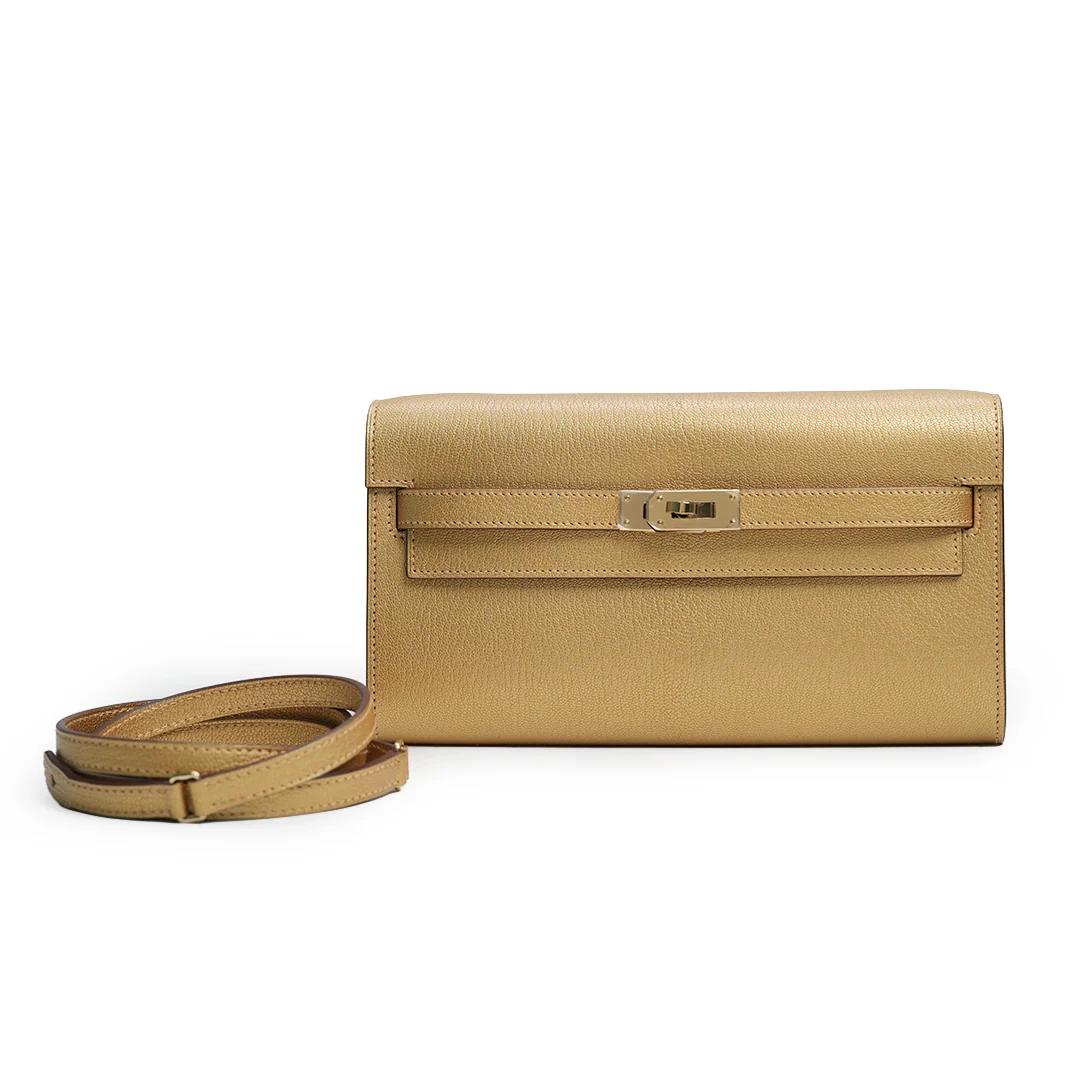 Hermès Kelly To Go Wallet Chèvre CHamkilight Doré Permabrass Hardware — view 3