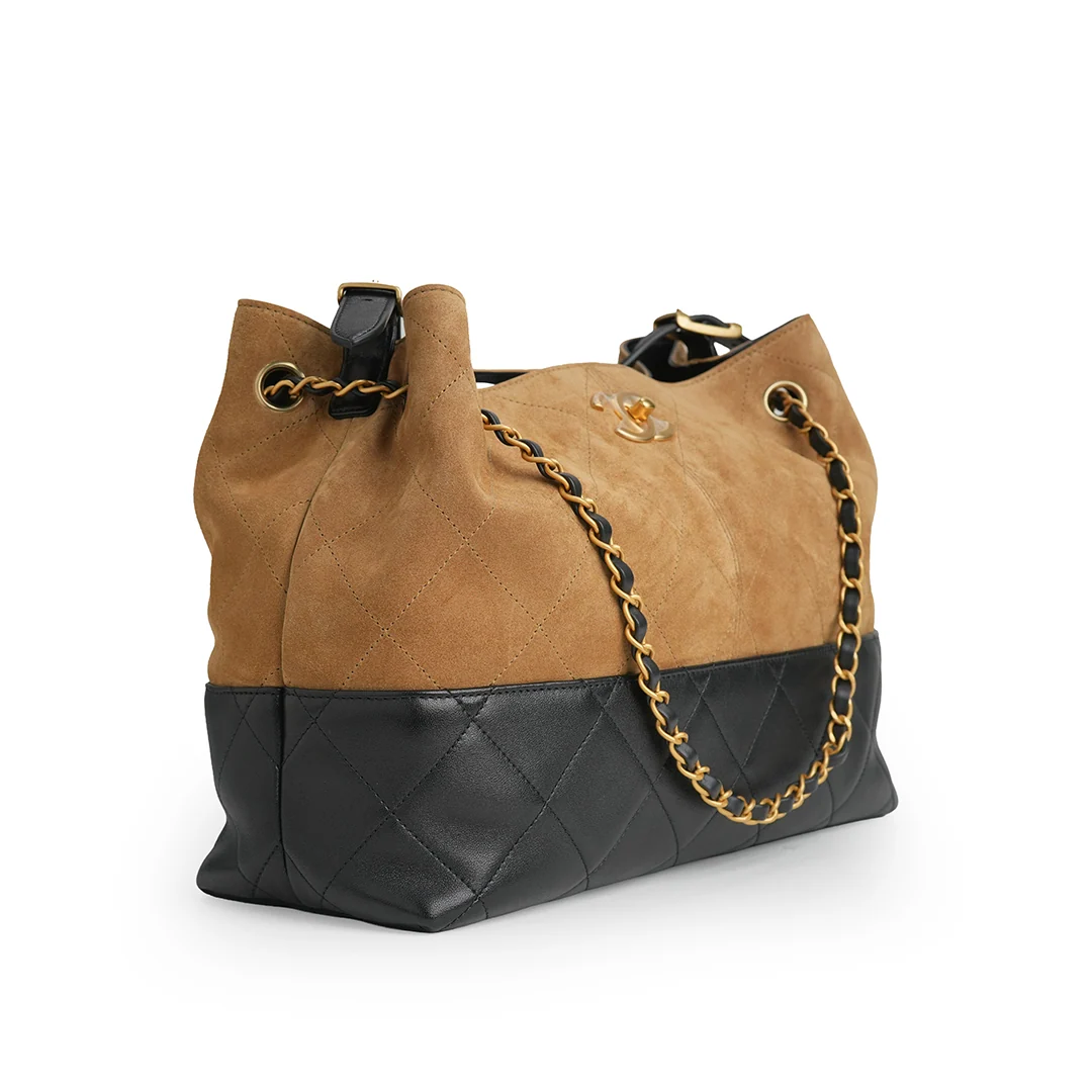 Chanel 25A Suede and Shiny Lambskin Beige and Black — view 5